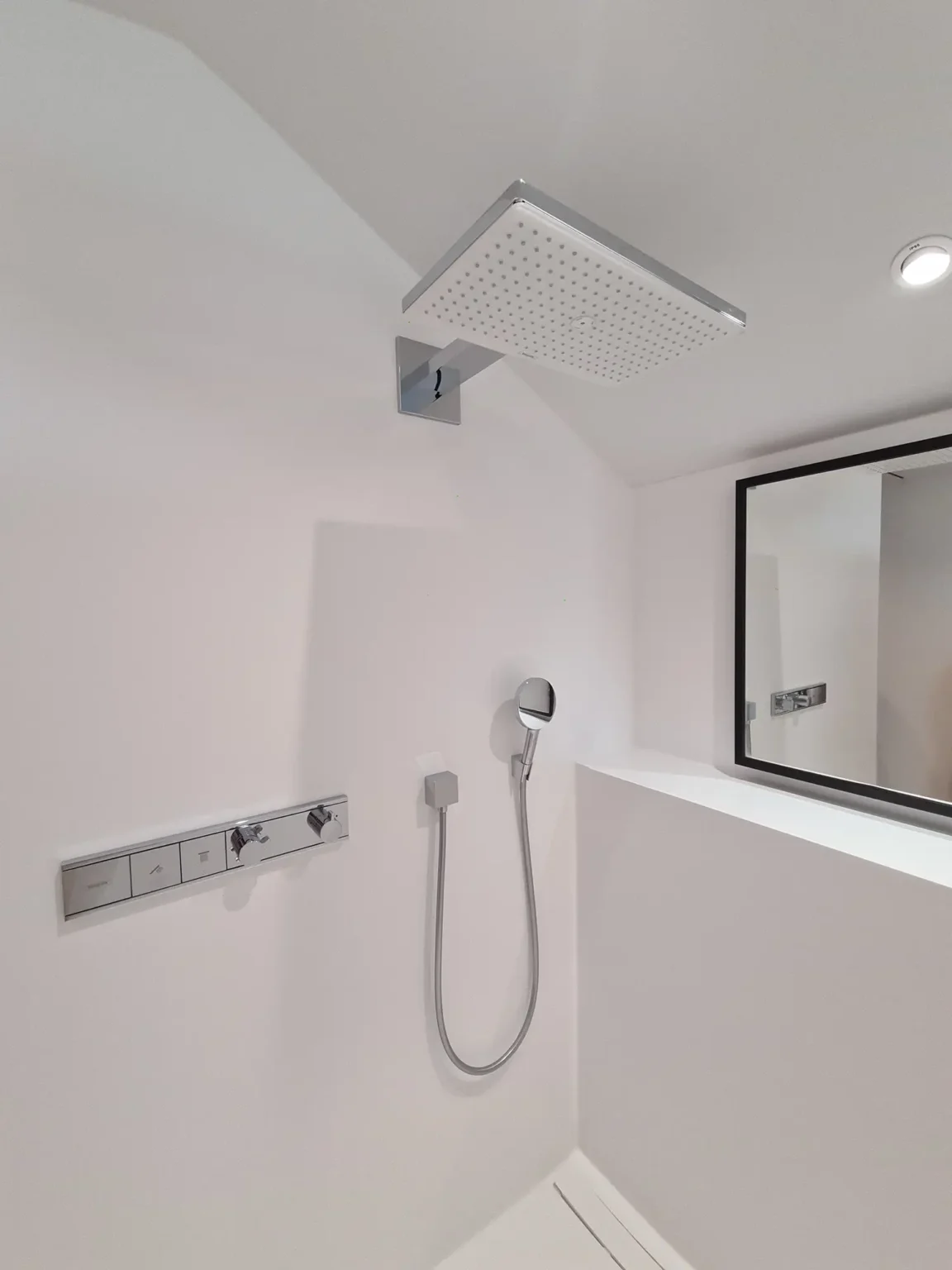 Réalisation d'une douche pure et lumineuse